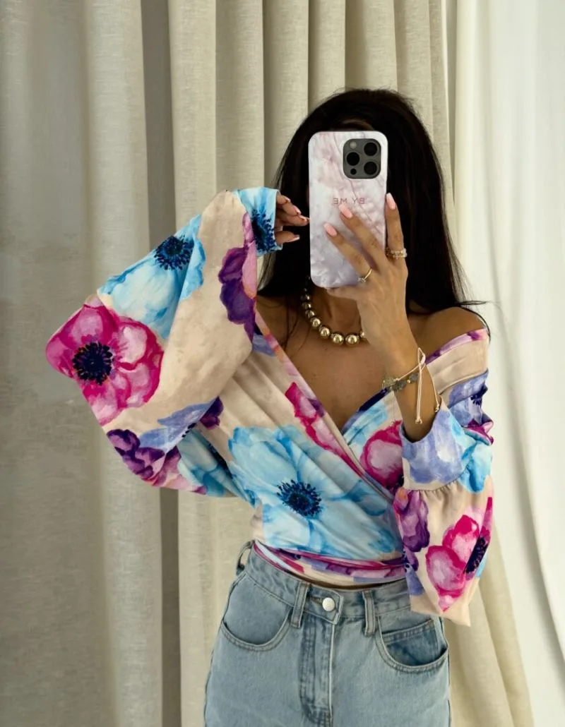 bluzka zakładana w kwiaty kaira