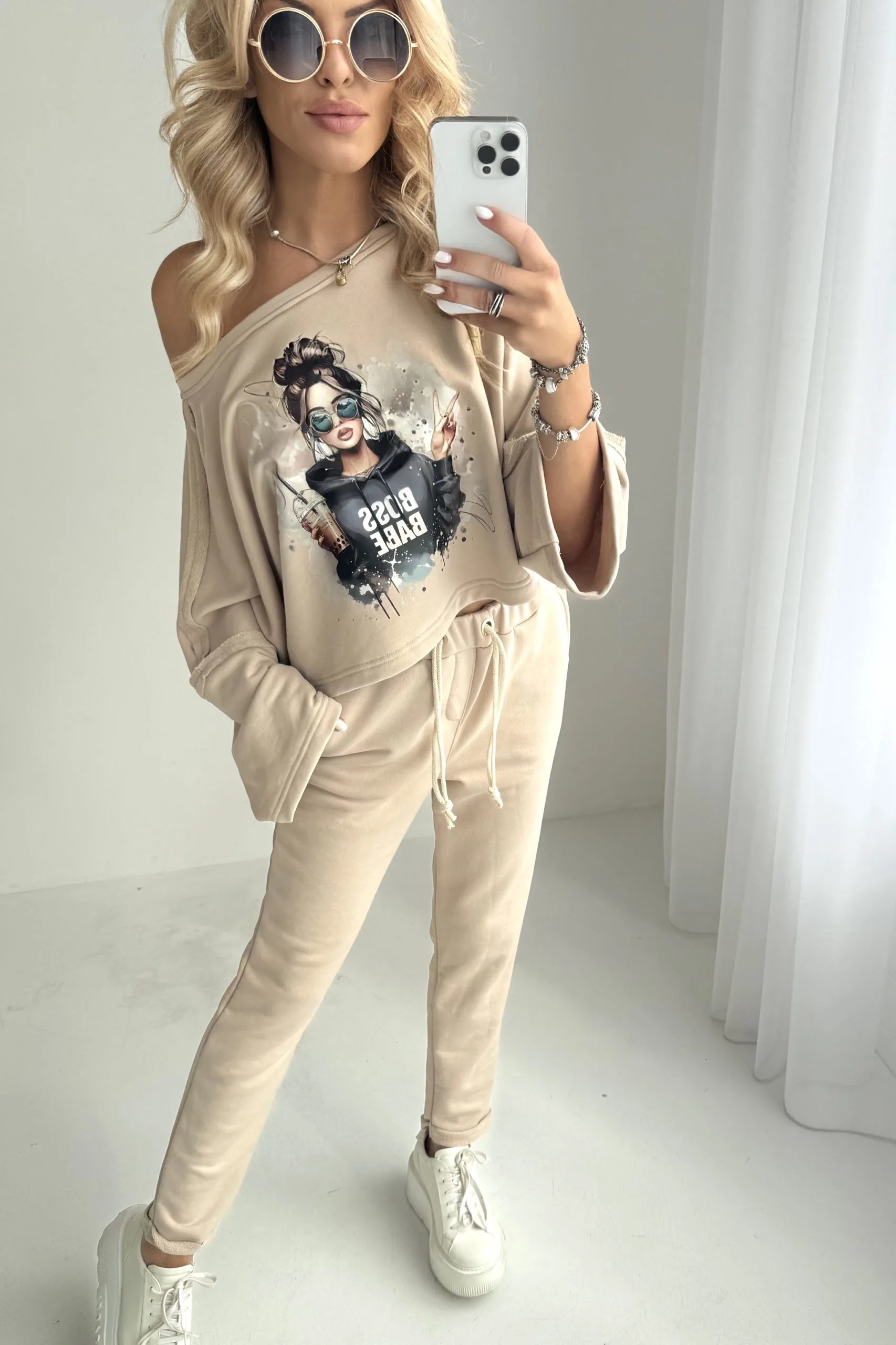 bluza z nadrukiem enjoy boss babe beżowa