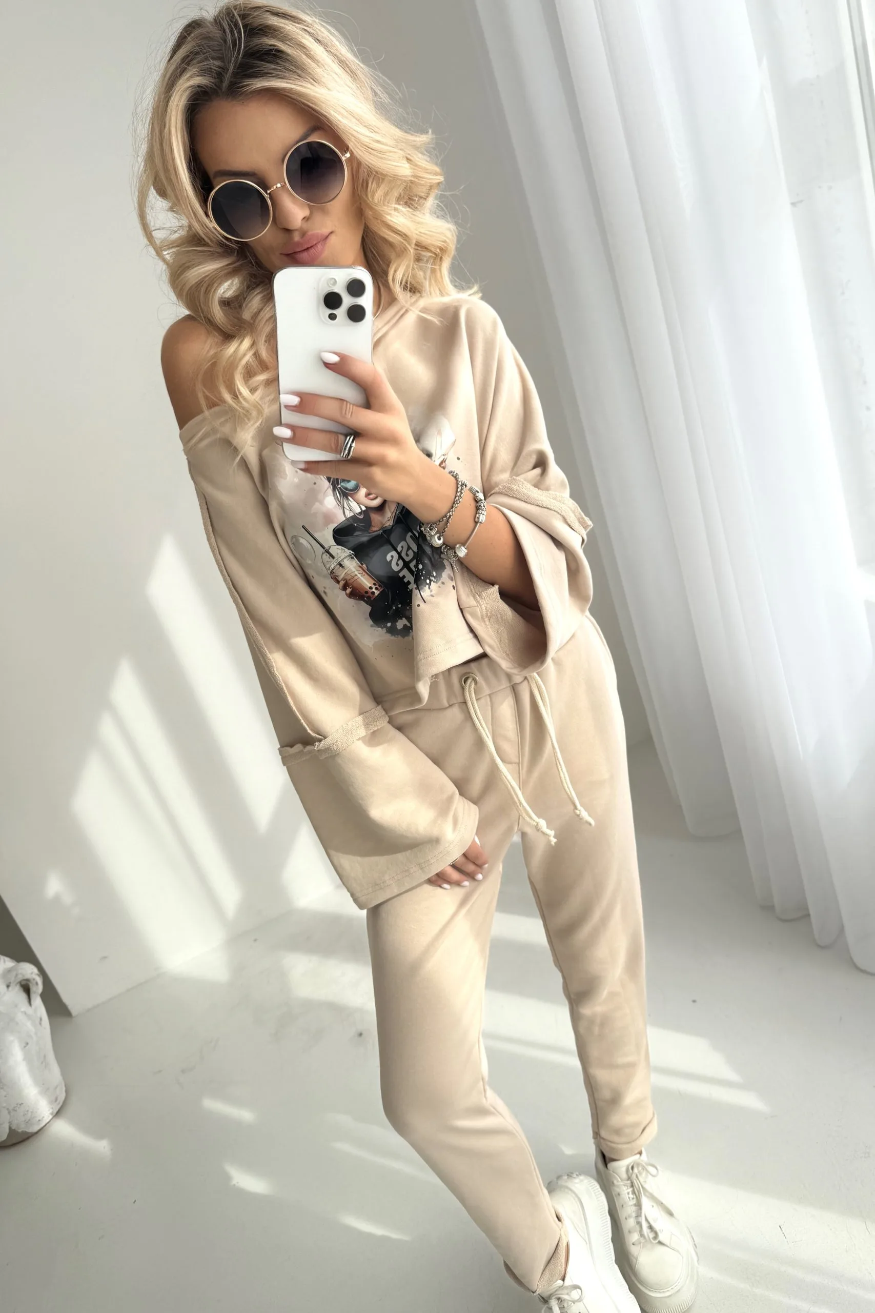 bluza z nadrukiem enjoy boss babe beżowa