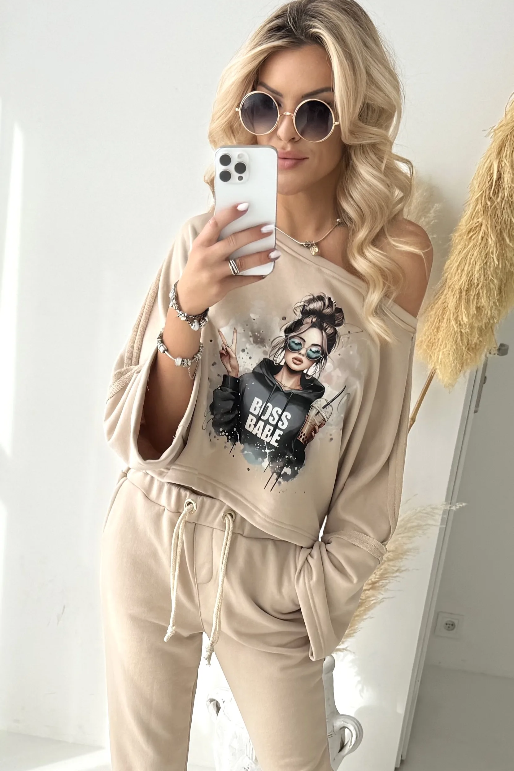 bluza z nadrukiem enjoy boss babe beżowa