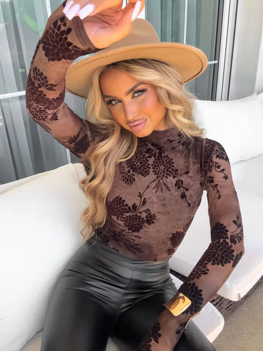 bluzka z siateczką w kwiaty floral skin czekoladowa