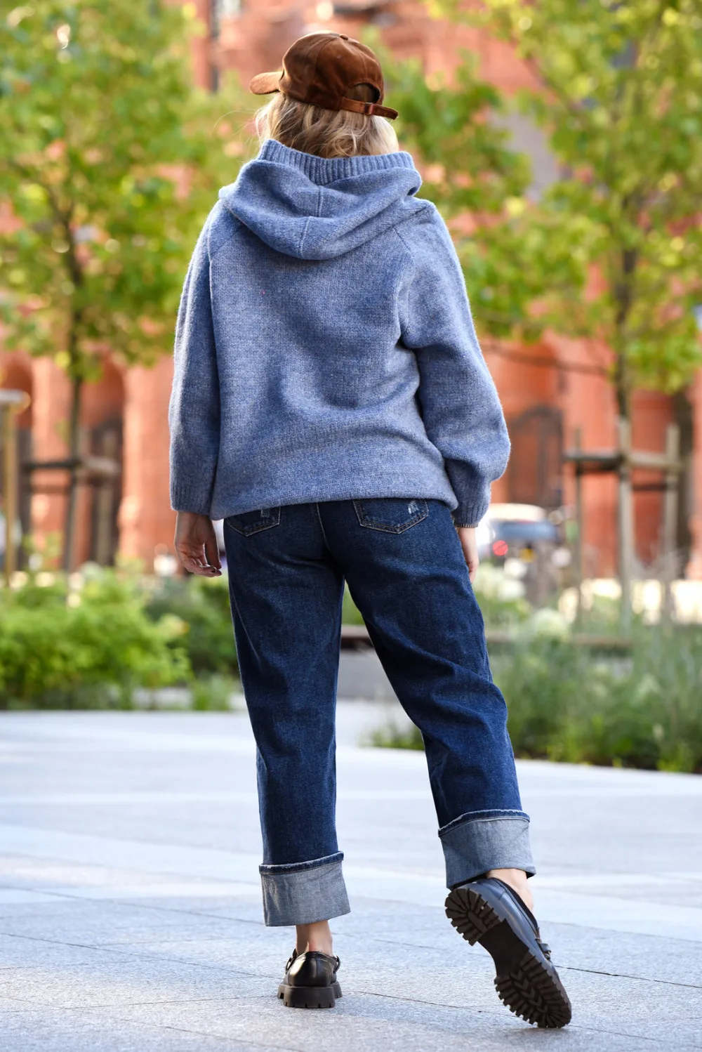 sweter z kapturem niebieski jeansowy vera