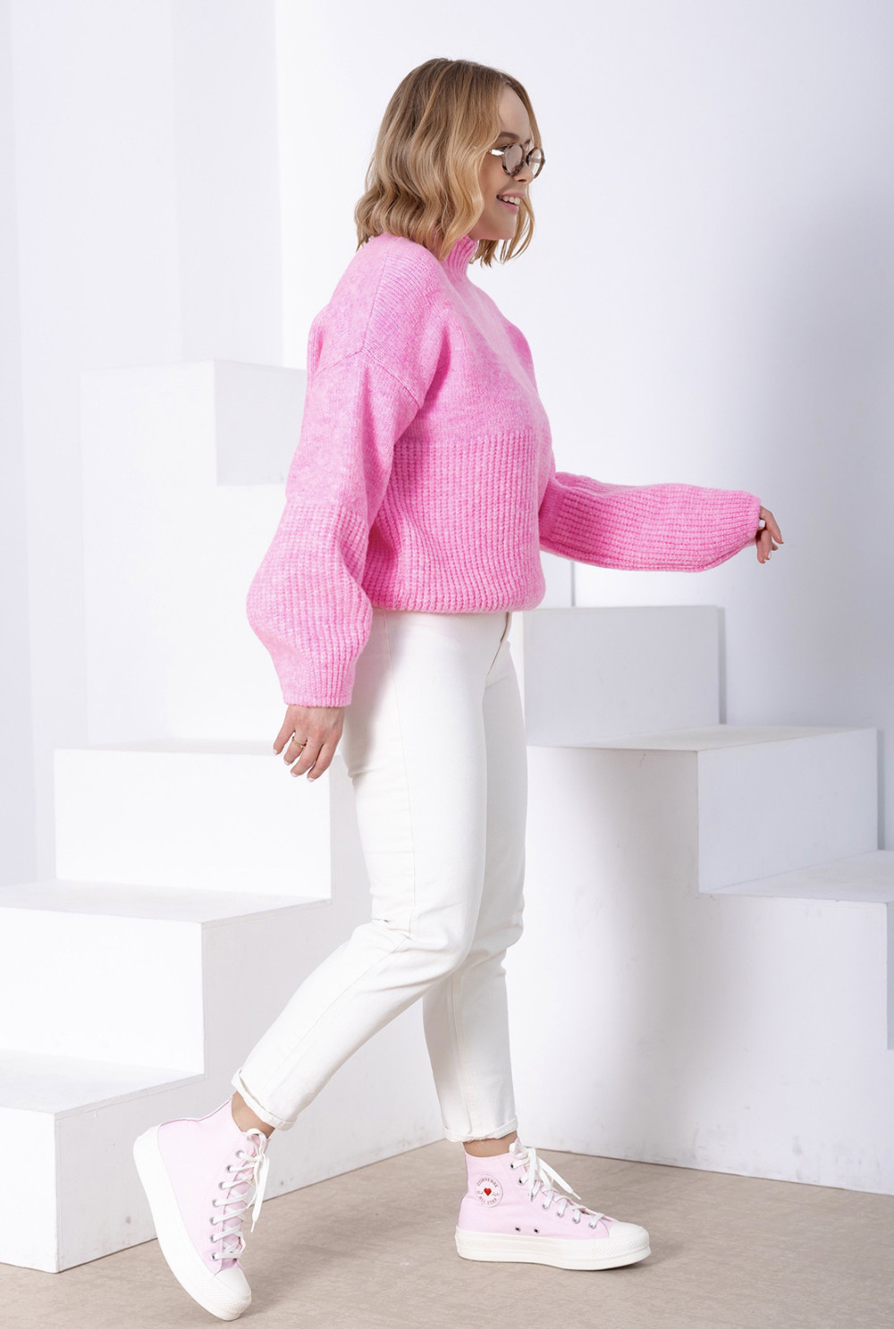 sweter z szerokimi rękawami cukierkowy róż tomi