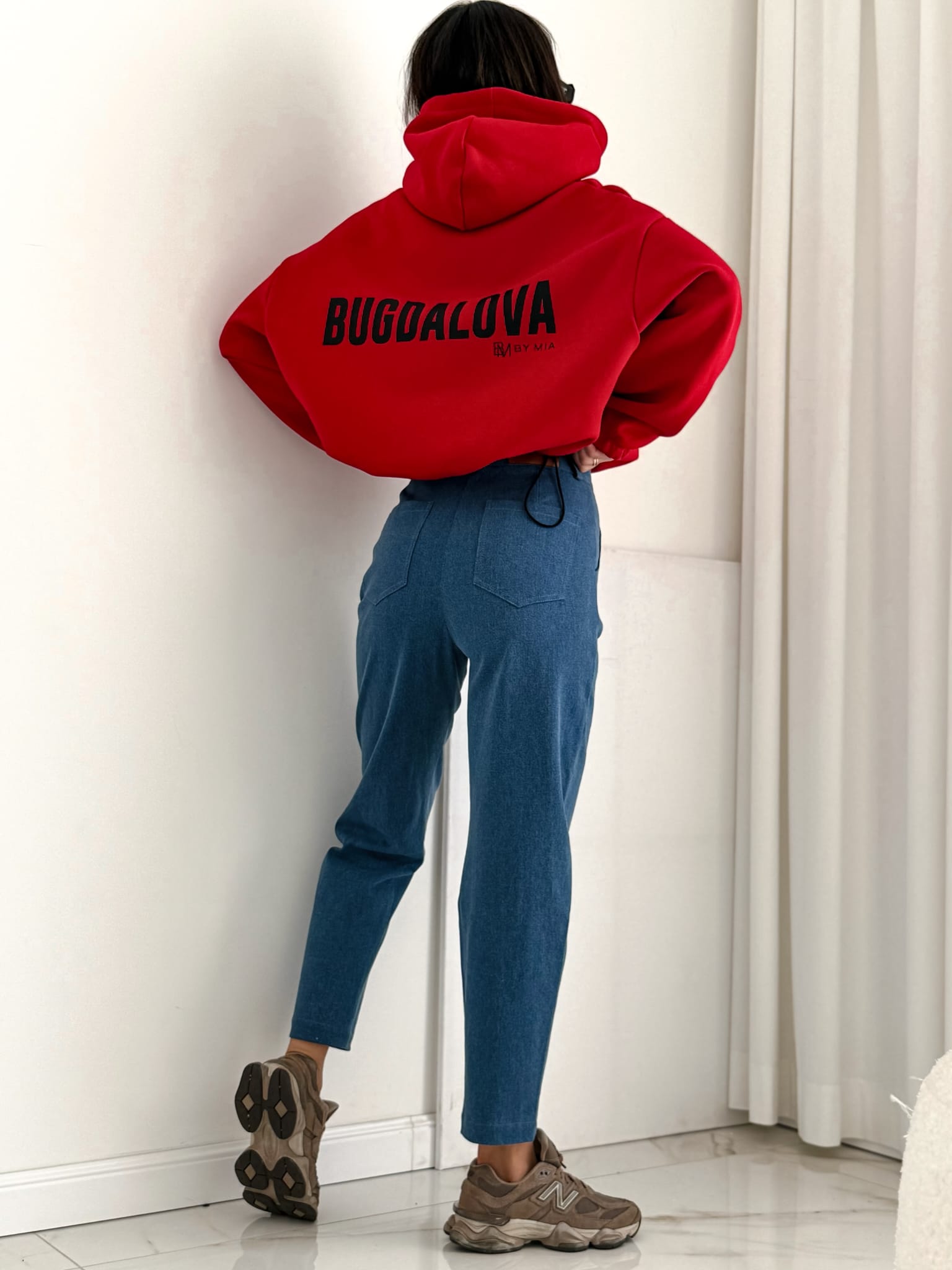 Bluza z kapturem Bugdalova - czerwona - obrazek 3