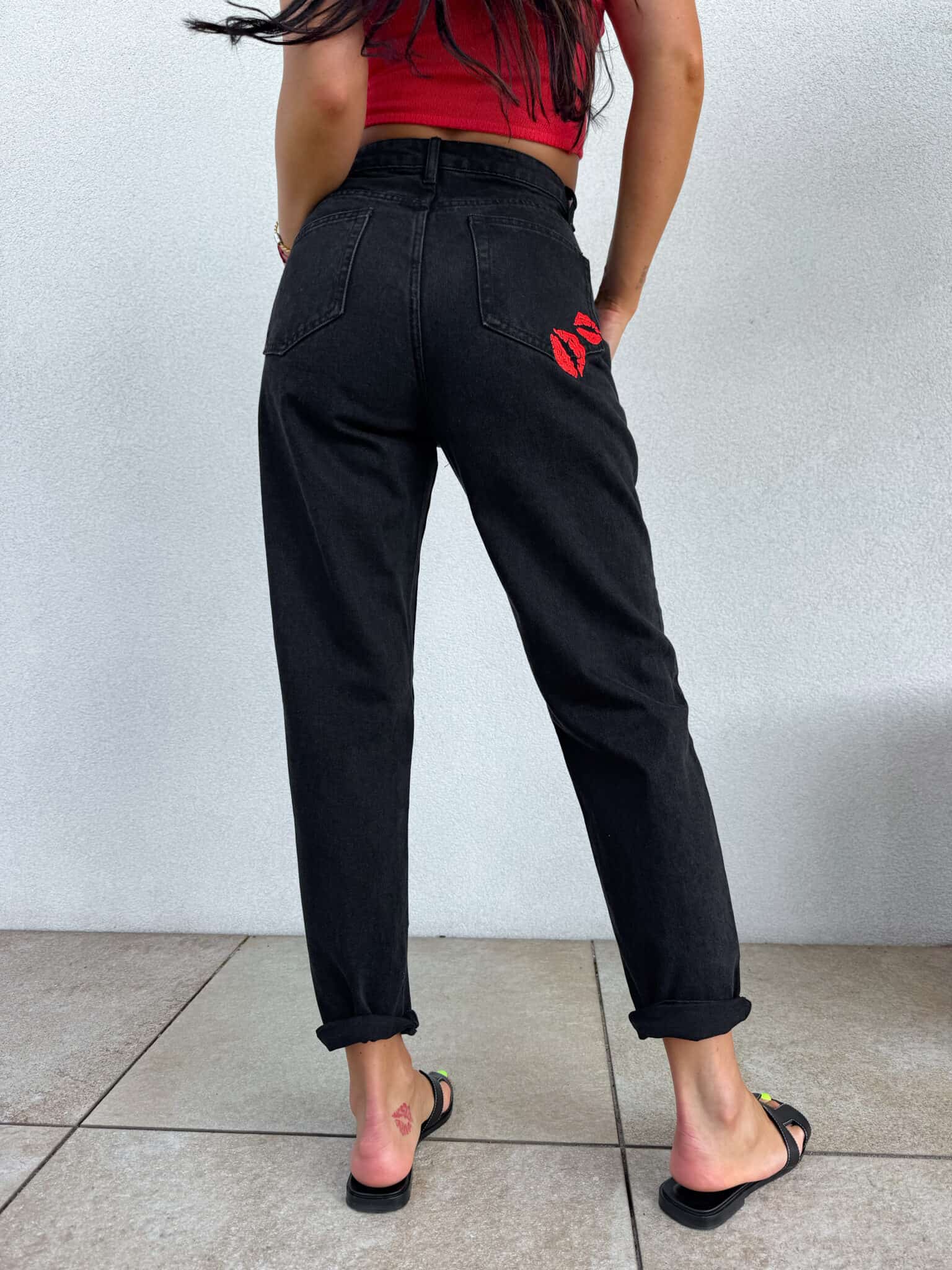 Jeansy mom fit By Me KISS - czarne - obrazek 4